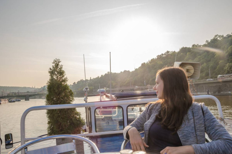 Prague Combo: Castle Interiors, Bus and Free Boat