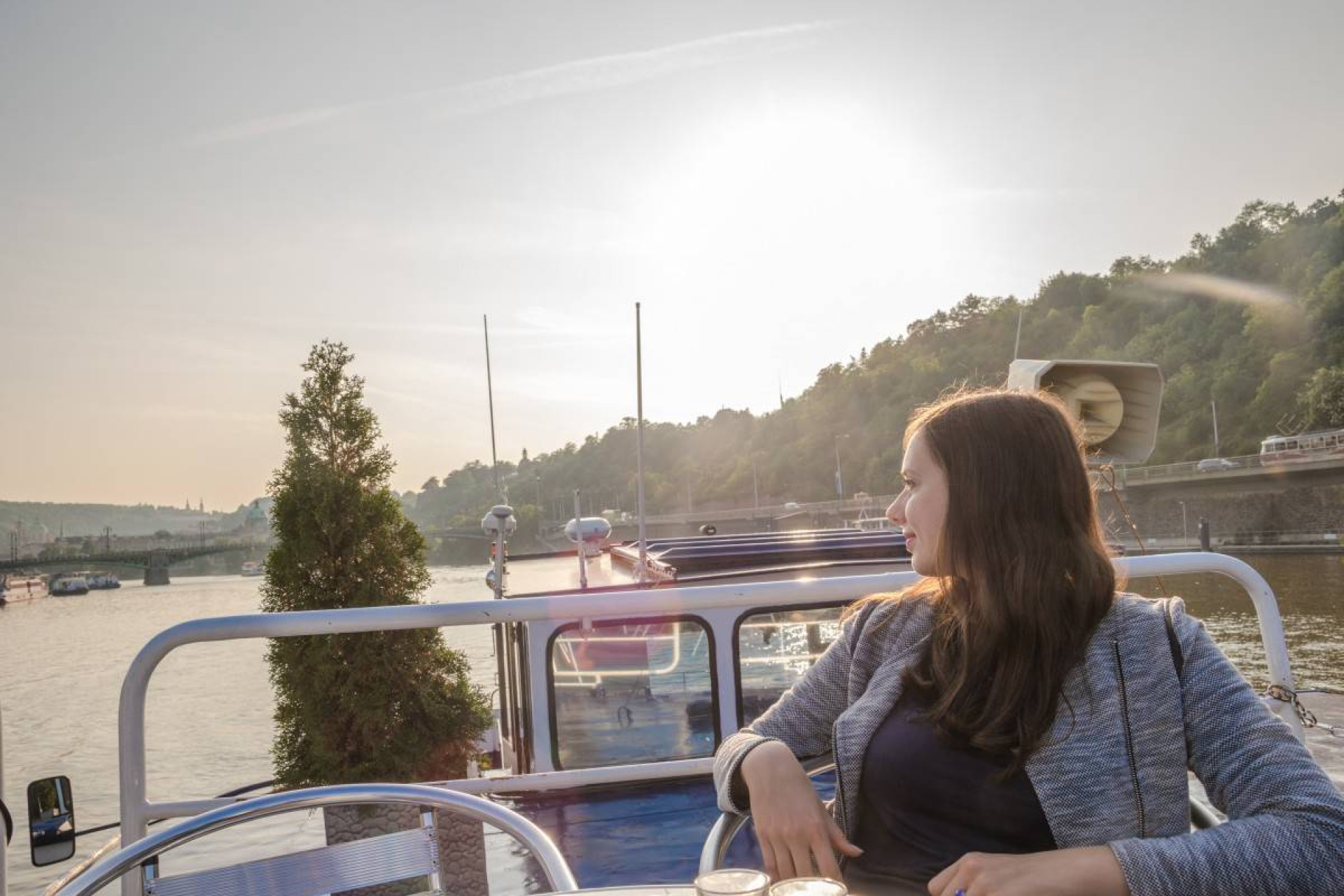 Prague Combo: Castle Interiors, Bus and Free Boat