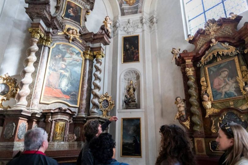 Prague Combo: Castle Interiors, Bus and Free Boat