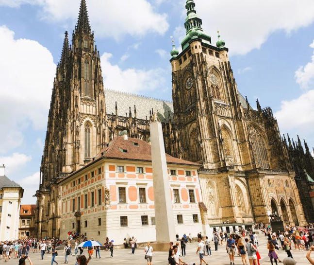 GPG:  PRAGUE CASTLE ADMISSION TICKET  with  INTRODUCTION