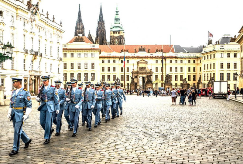 GPG:  PRAGUE CASTLE ADMISSION TICKET  with  INTRODUCTION