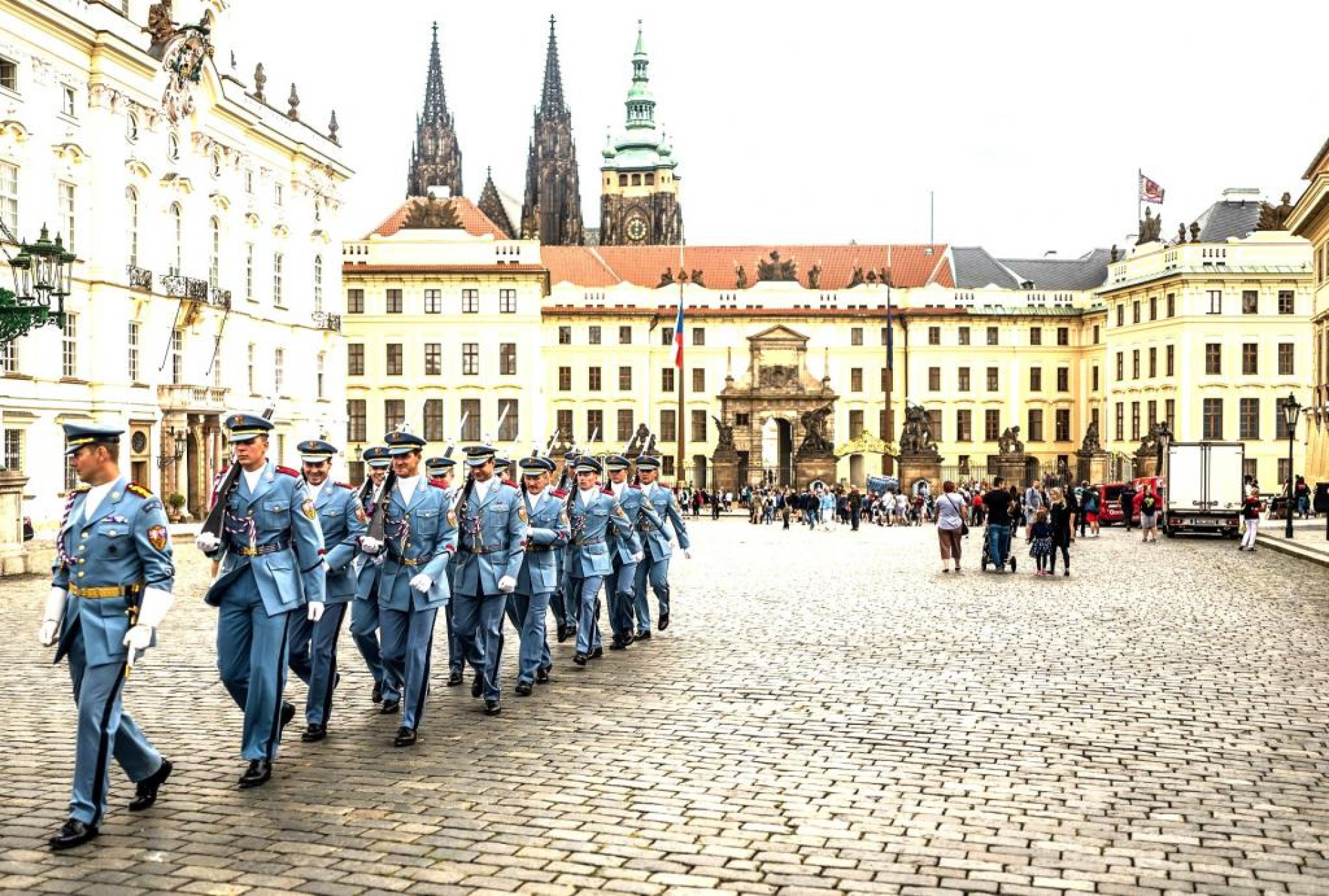 GPG:  PRAGUE CASTLE ADMISSION TICKET  with  INTRODUCTION