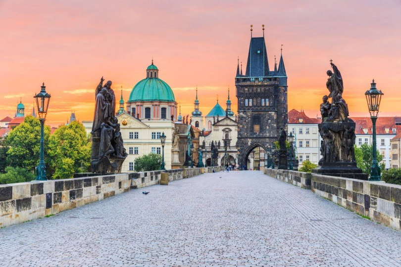 Walking Tour – Old Town + Jewish Quarter