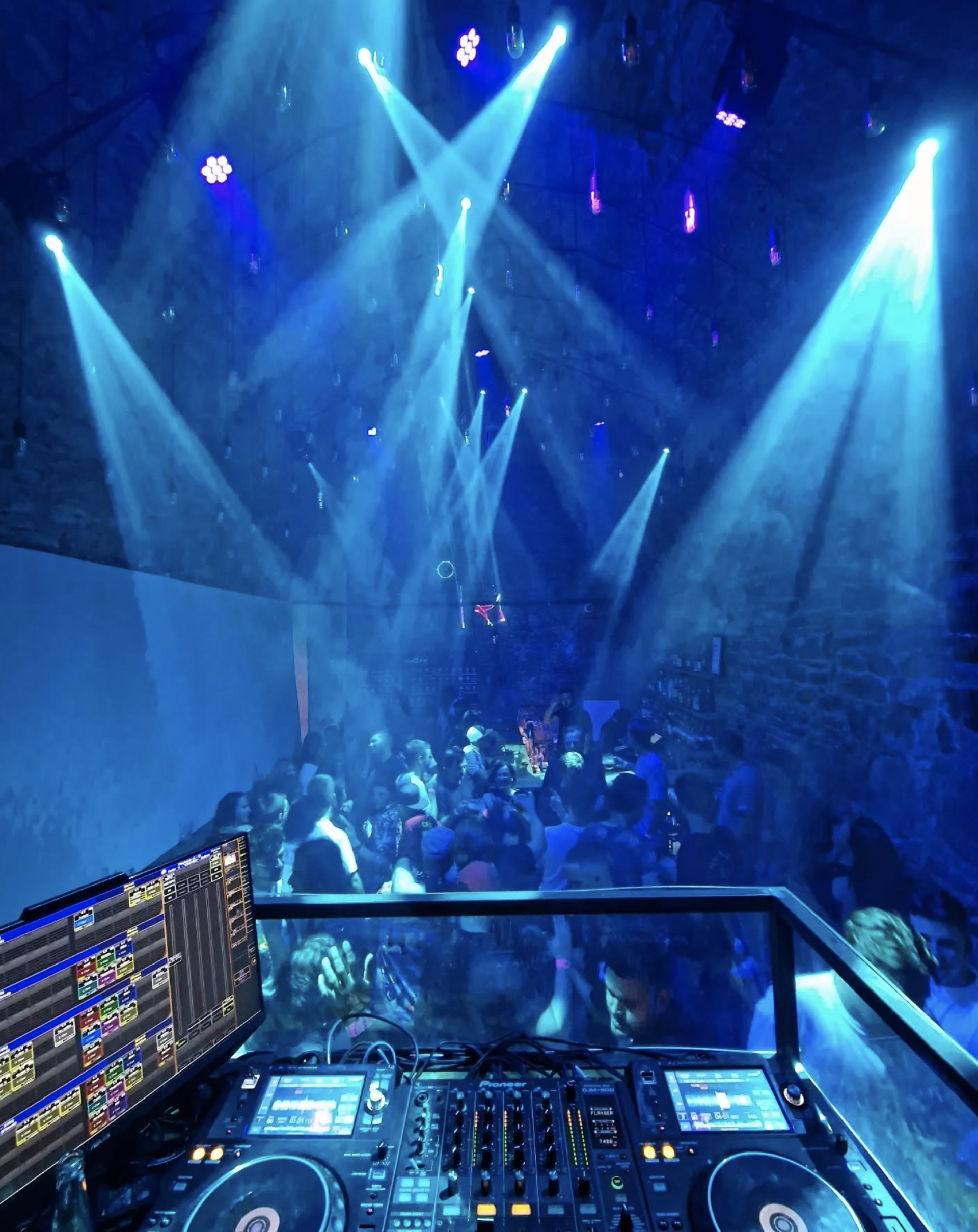 Shots Bar & Club Experience 